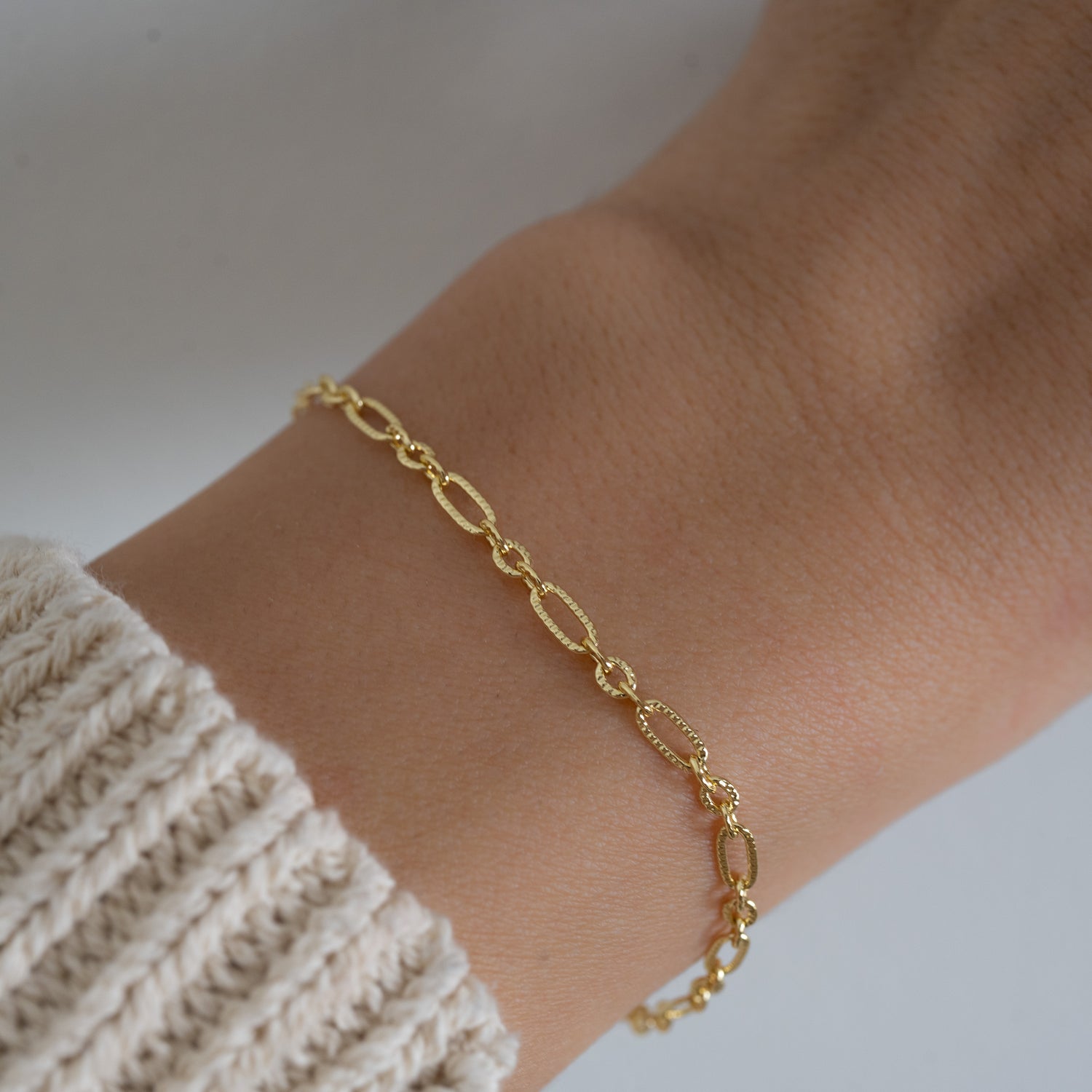 Textured Dainty Chain Bracelet